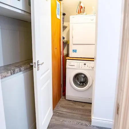 Apartment Groveside Lets *