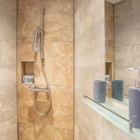 Groveside Lets Apartment *