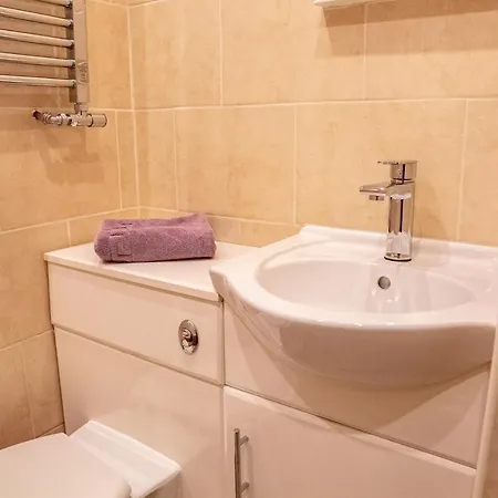 Apartment Groveside Lets
