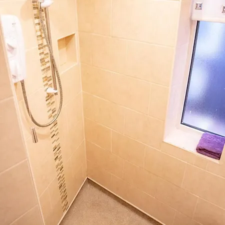 Apartment Groveside Lets